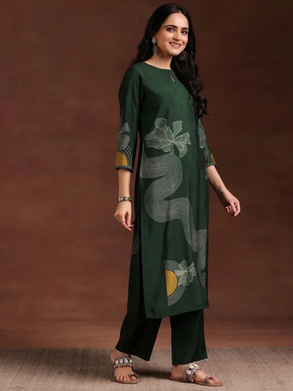 Women Green Printed Silk Blend Straight Suit With Dupatta - Image 6