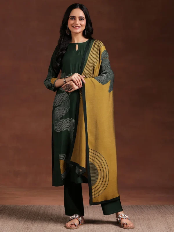 Women Green Printed Silk Blend Straight Suit With Dupatta