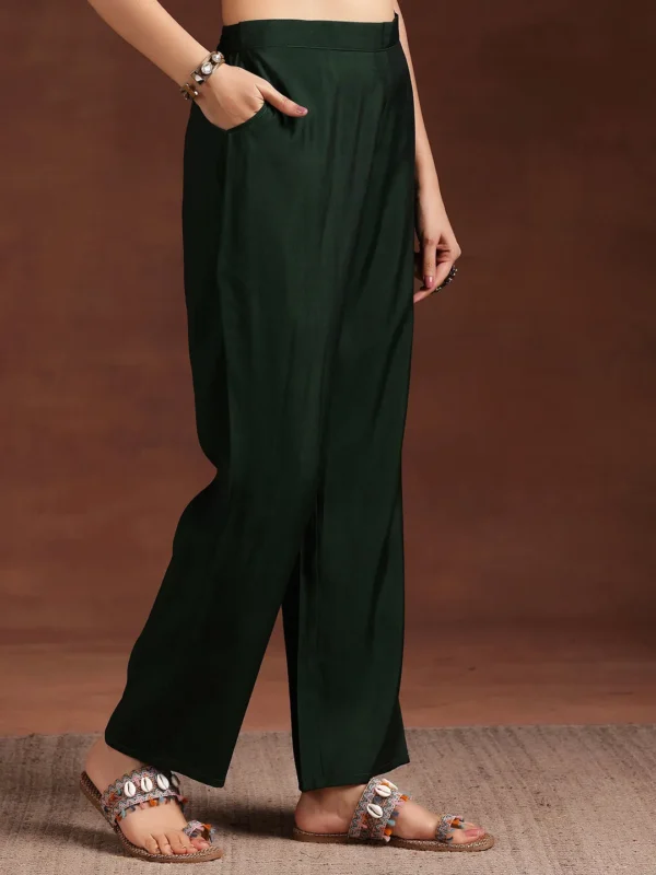 Women Green Printed Silk Blend Straight Suit With Dupatta - Image 2