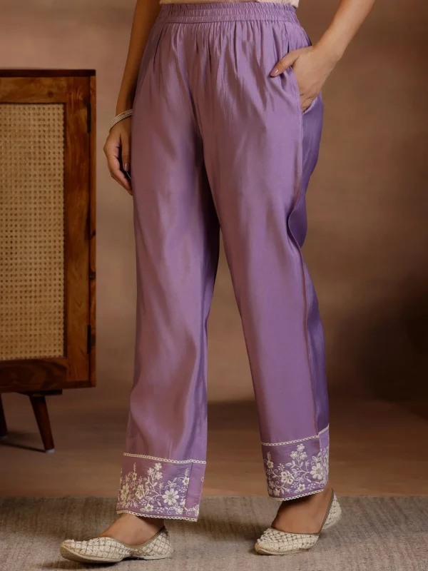 Women Mauve Embroidered Silk Blend Straight Suit With Dupatta - Image 2