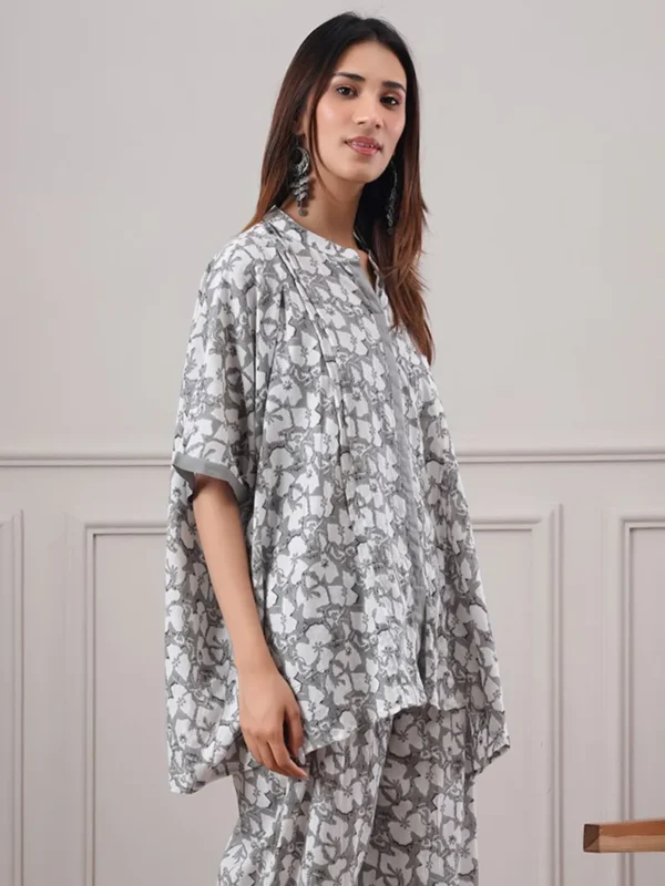 Women Grey Printed Cotton Top - Image 3